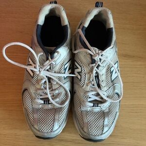 New Balance 530s White and Blue Athletic Shoes - M Size 6, W Size 7.5